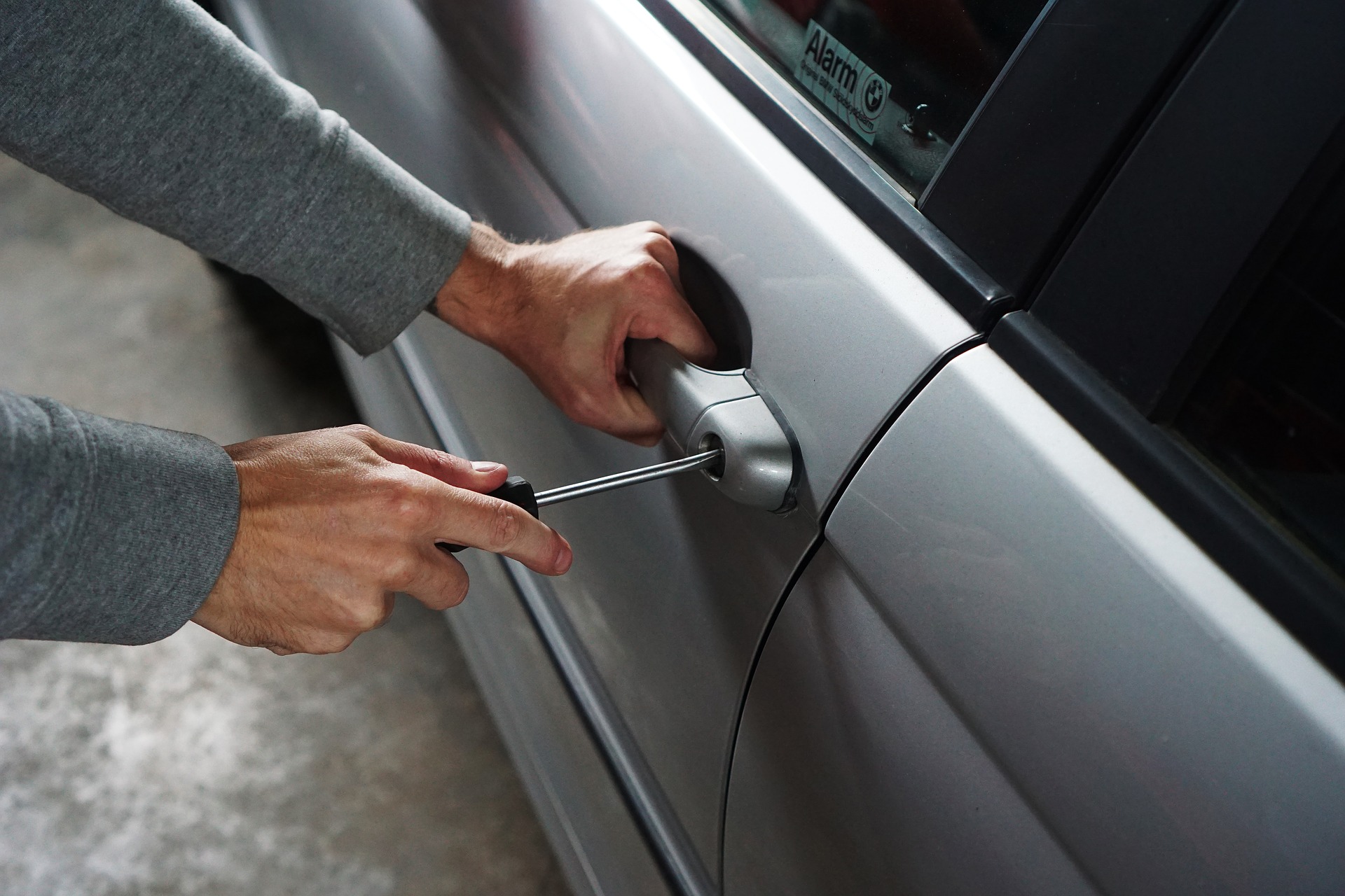 How to pick a car trunk lock