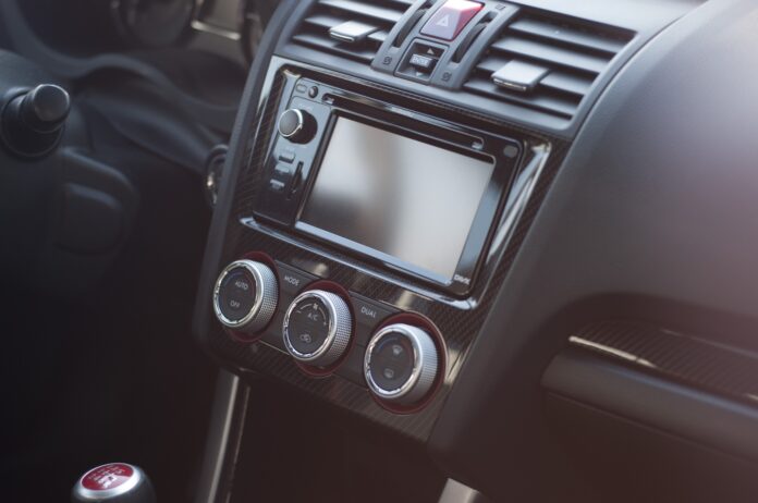 how to keep radio on when car is off nissan