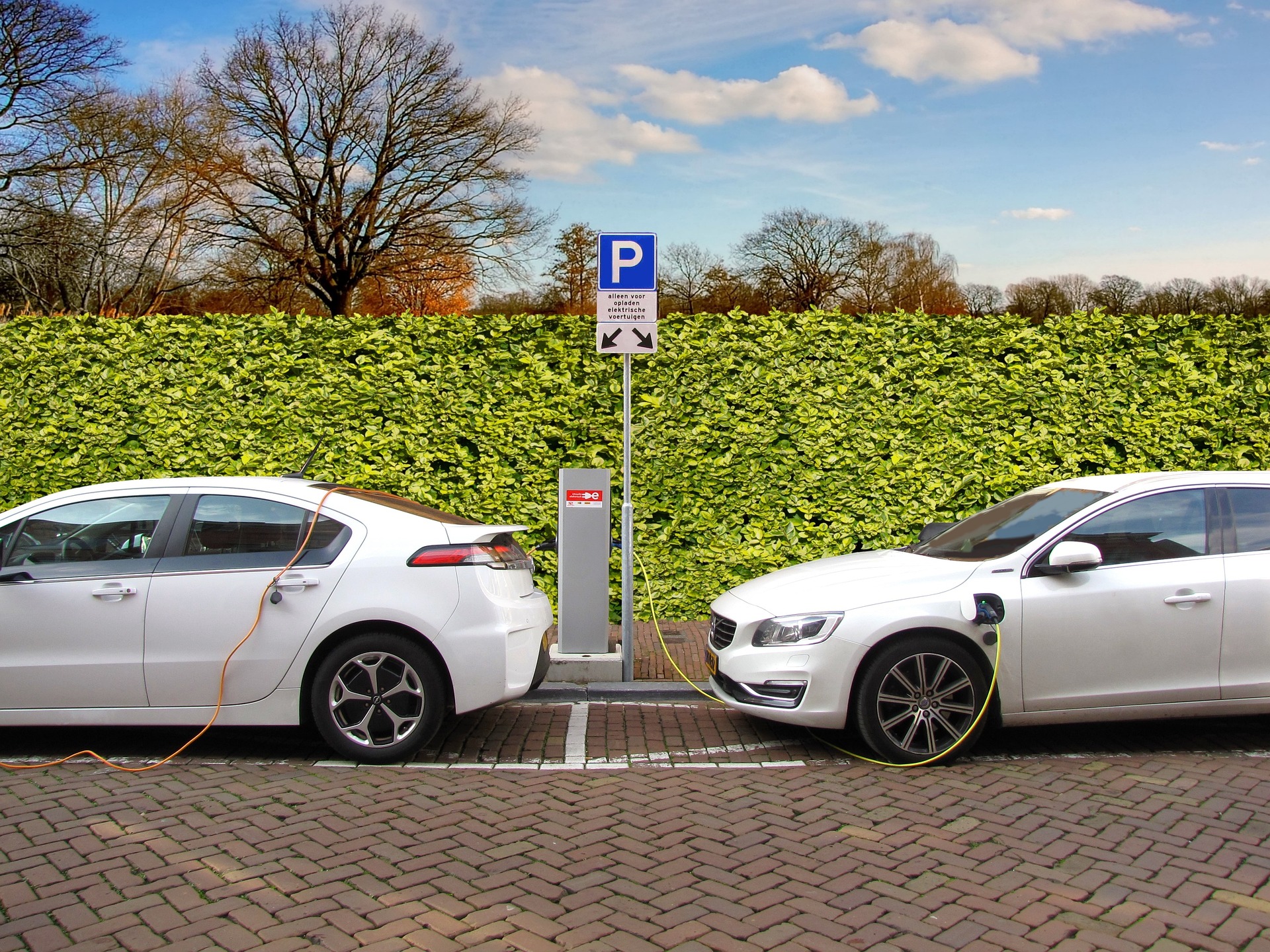 Why hybrid cars are better